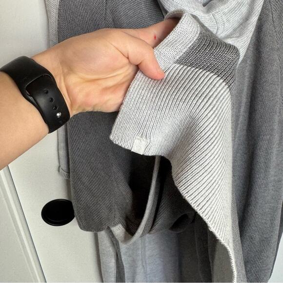 Lululemon Opened Up Hooded Poncho Sweater Heathered Core Ultra Light Grey M/L - Picture 10 of 10